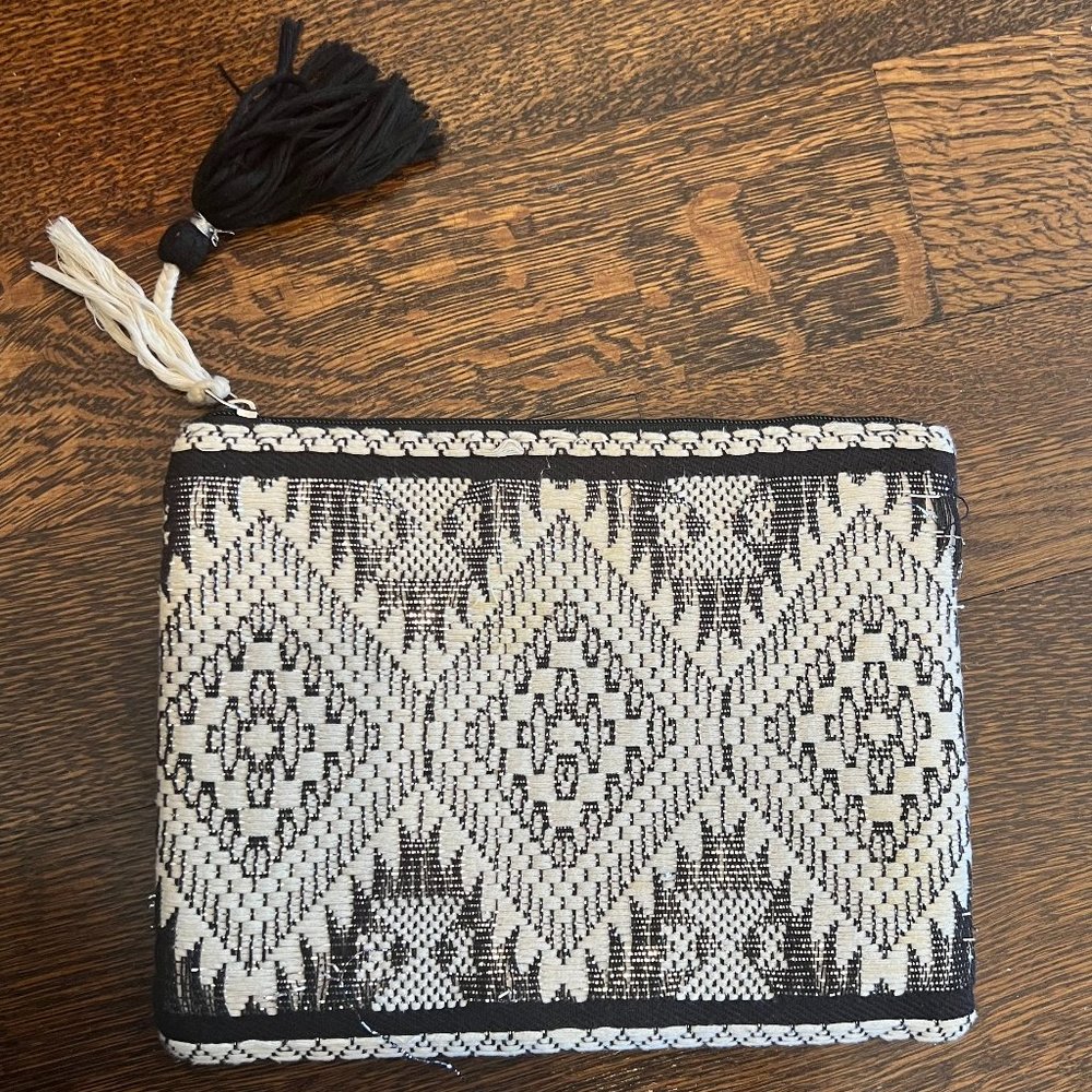 Sparkly Crochet Print Beach Clutch nwot pattern with pompom